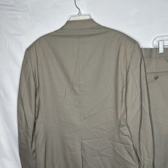 Burberry Vintage 100% Pure Wool Tan Suit. Pants size 34. Jacket size 42. - Picture 10 of 16